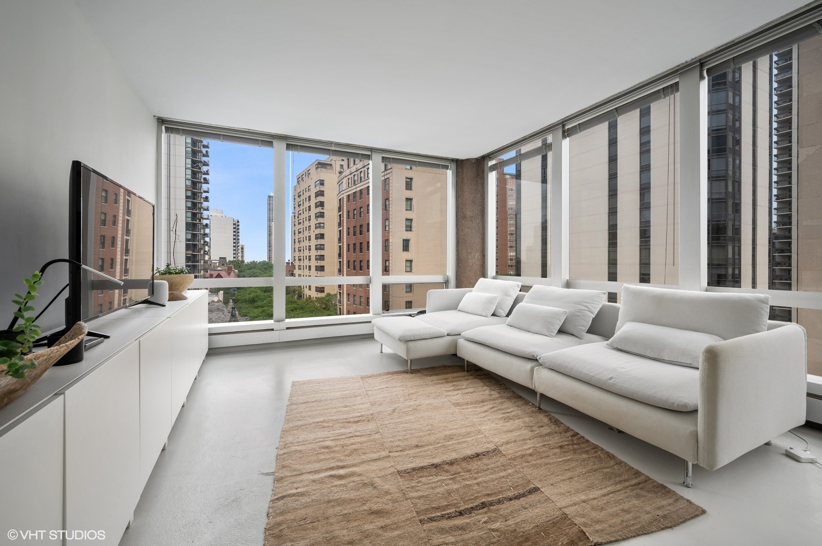 1300 N Astor Street Unit: 8B