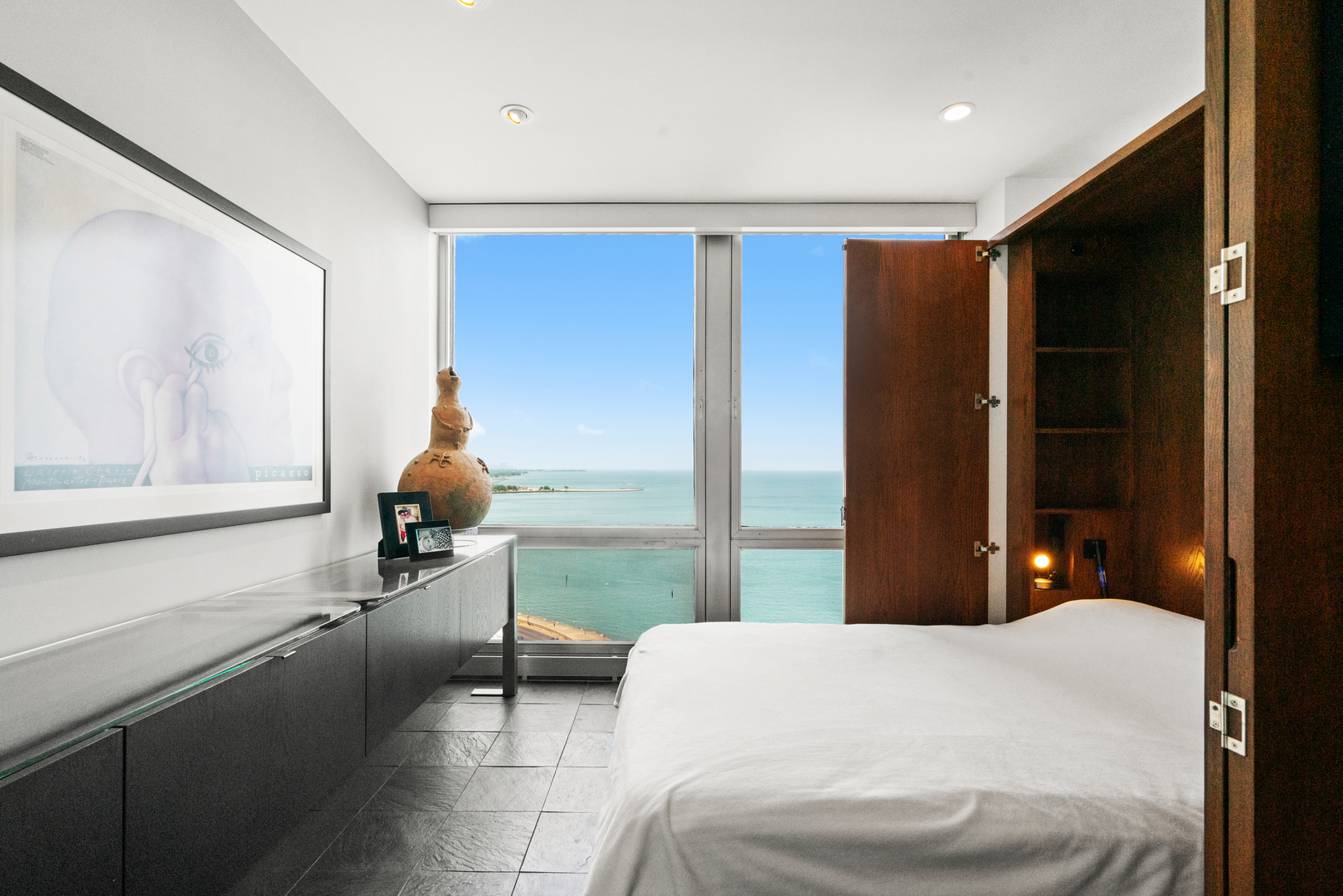 880 N Lake Shore Drive Unit: 19A