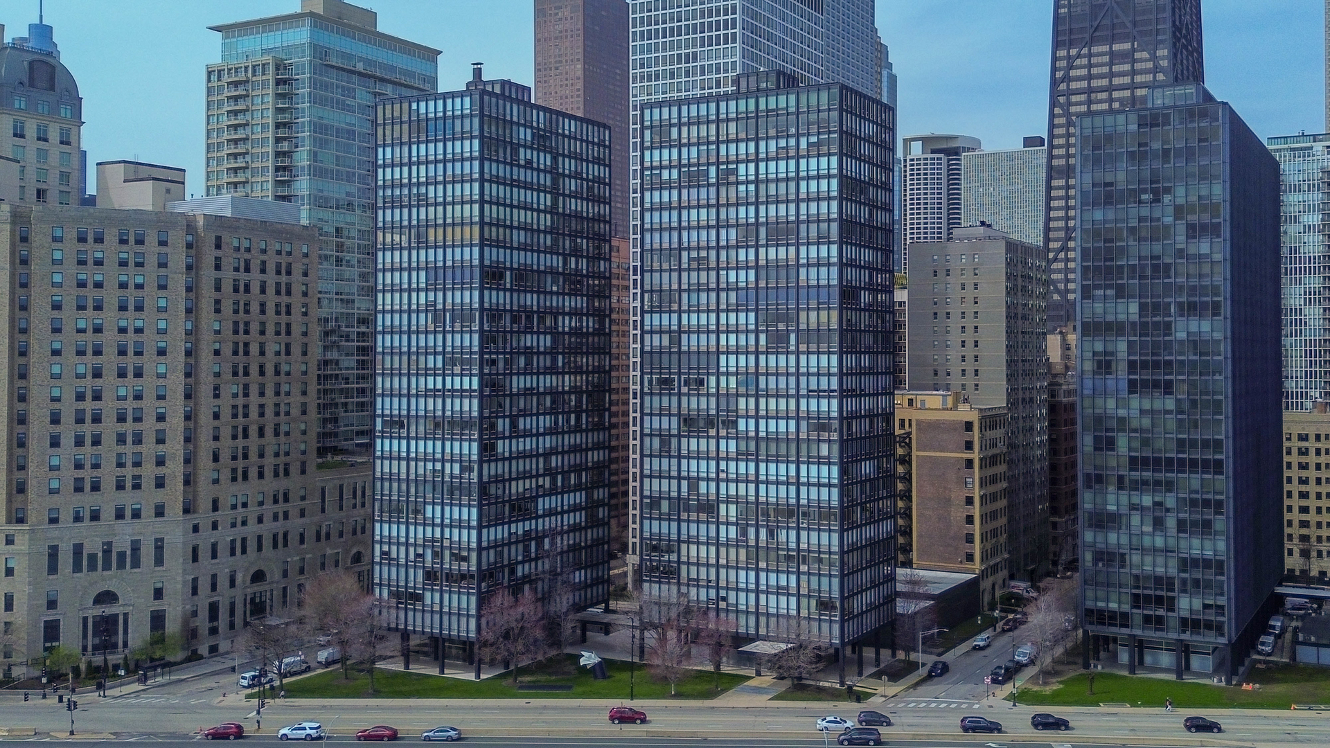 880 N Lake Shore Drive Unit: 19A