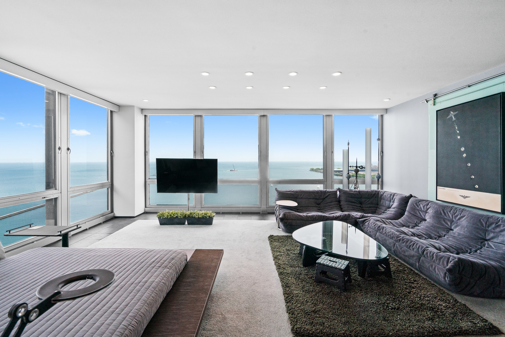 880 N Lake Shore Drive Unit: 19A