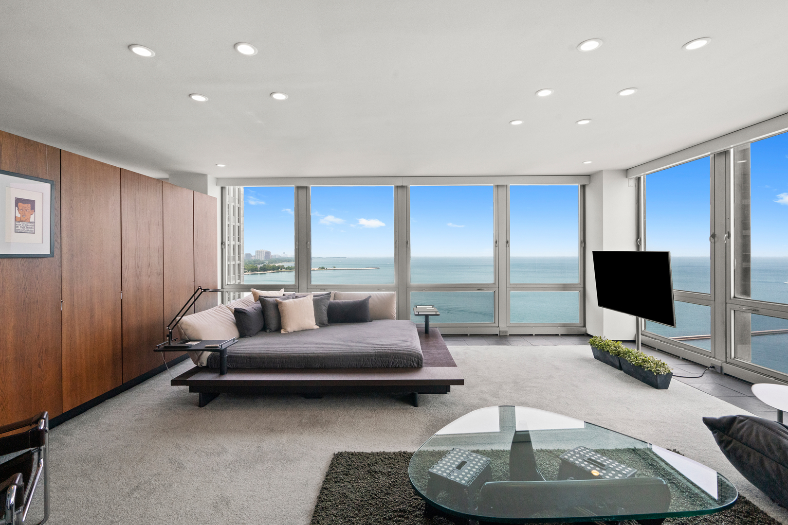 880 N Lake Shore Drive Unit: 19A