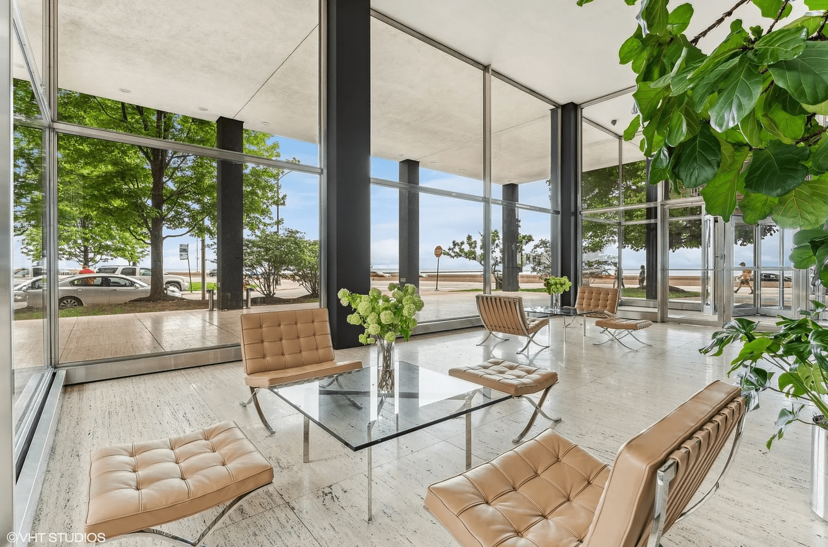 880 N Lake Shore Drive Unit: 19A