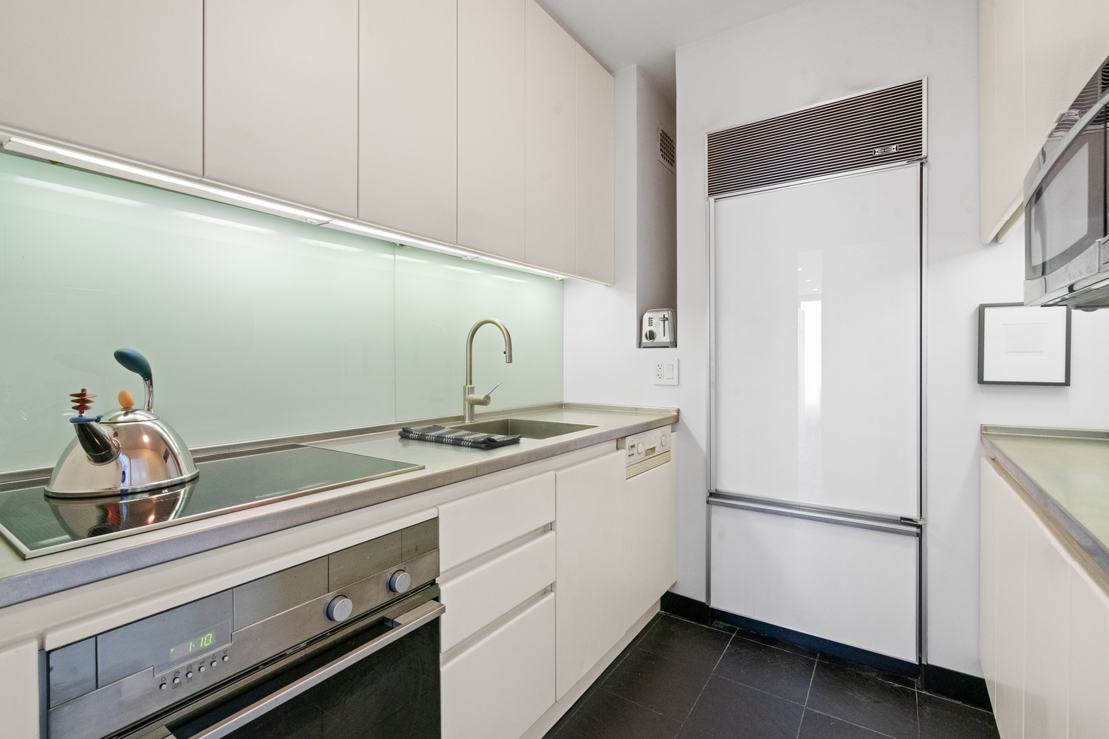 880 N Lake Shore Drive Unit: 19A