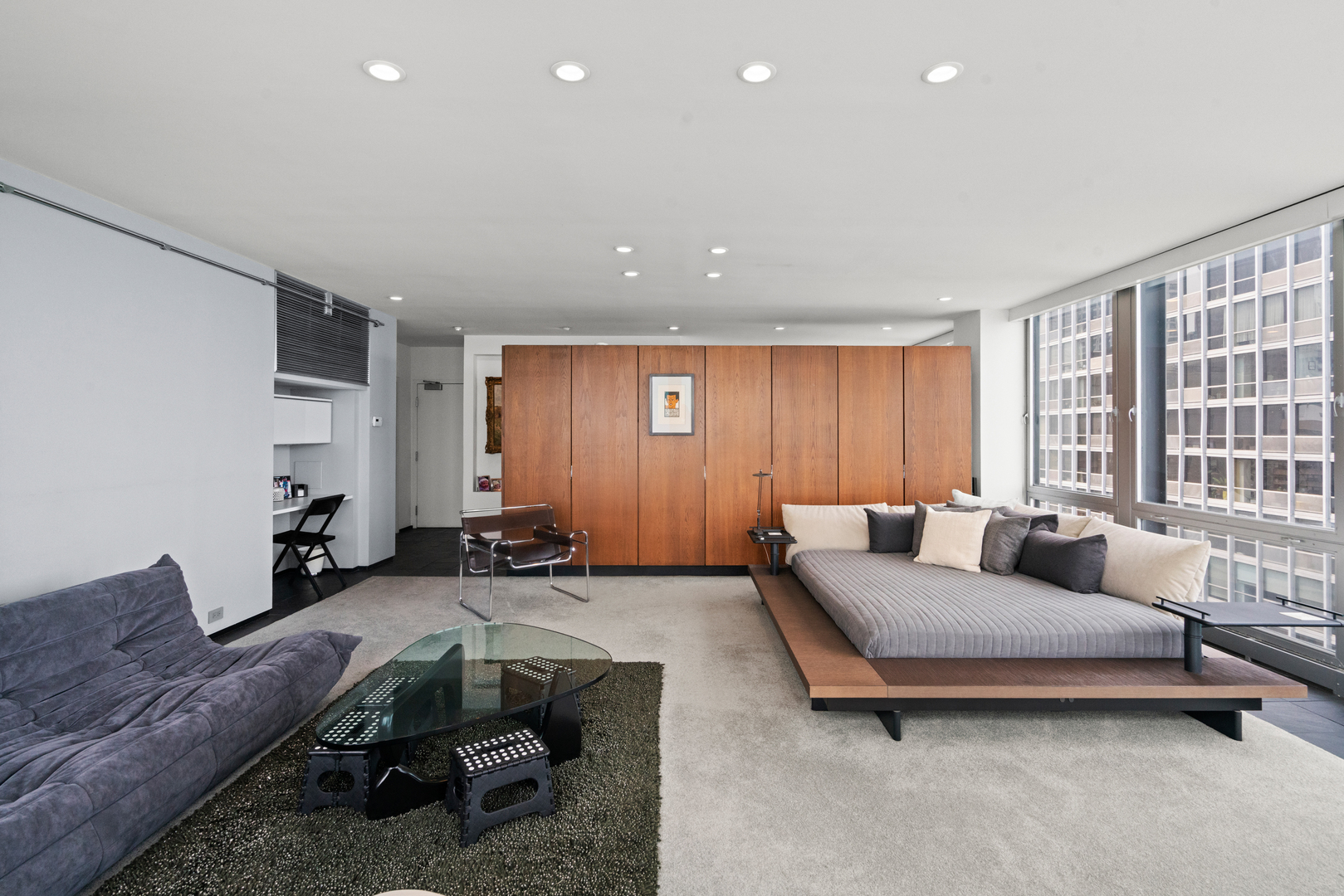 880 N Lake Shore Drive Unit: 19A