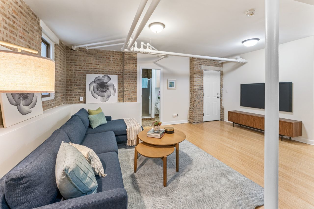 1520 W Belle Plaine Avenue Unit: 1