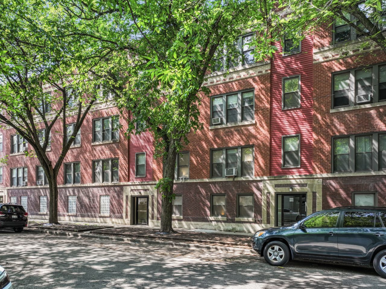 1520 W Belle Plaine Avenue Unit: 1