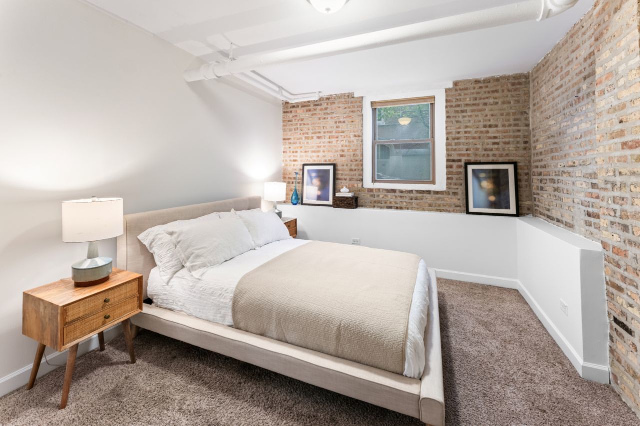 1520 W Belle Plaine Avenue Unit: 1