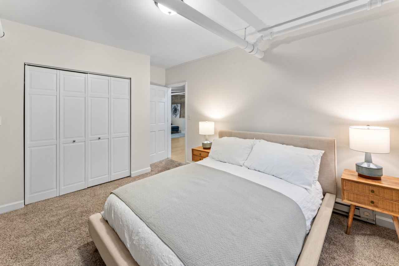 1520 W Belle Plaine Avenue Unit: 1