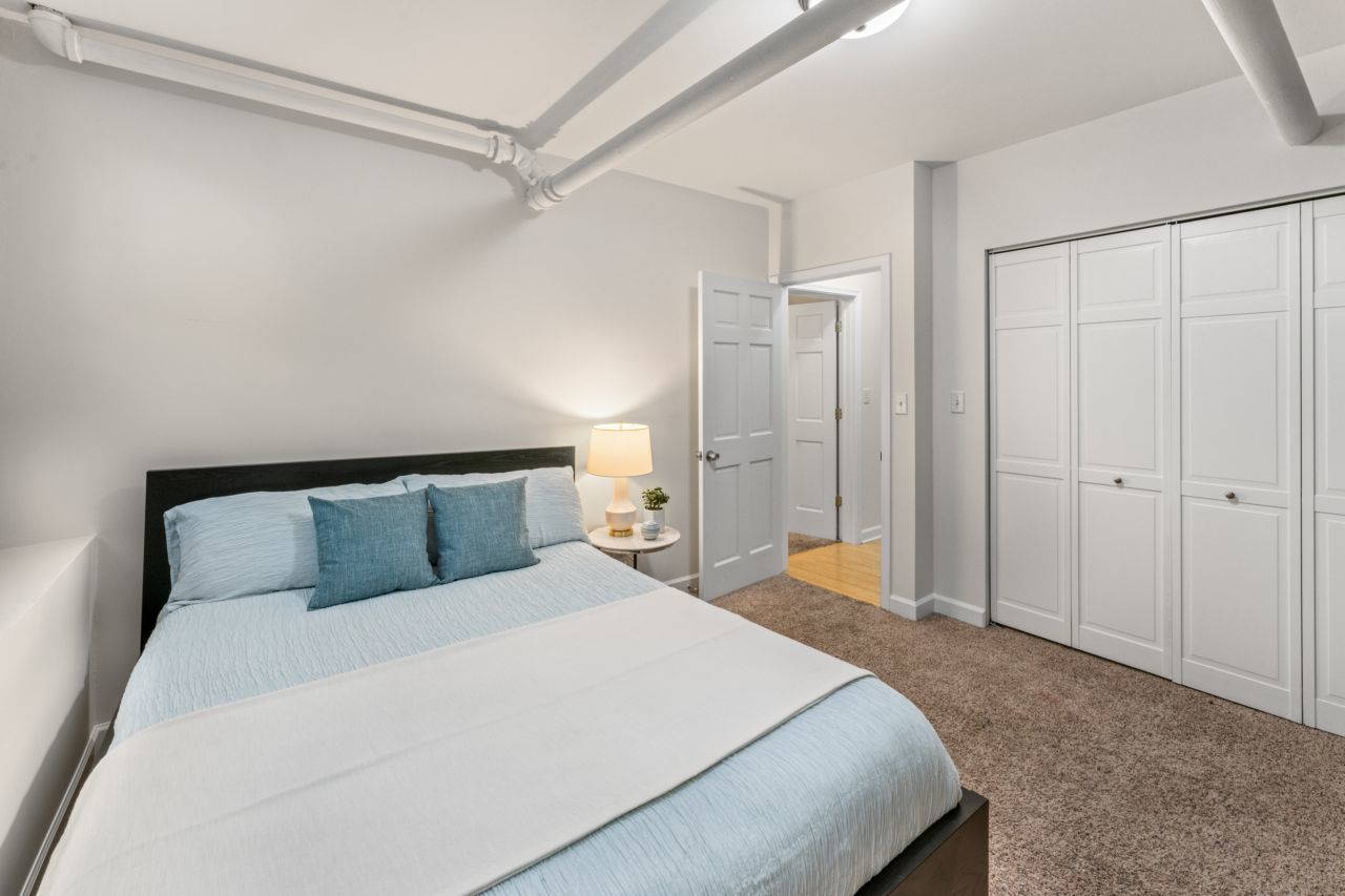 1520 W Belle Plaine Avenue Unit: 1