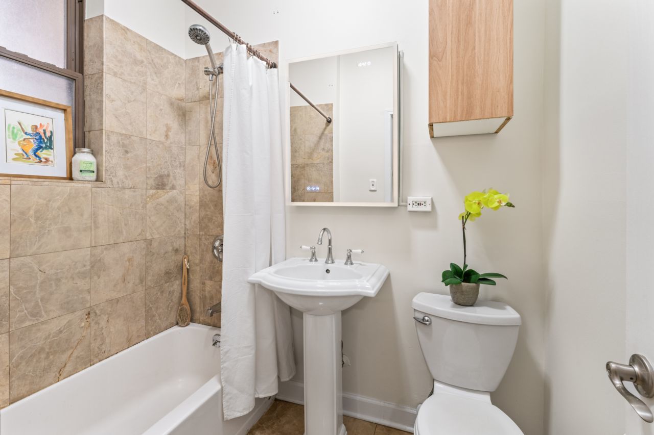 1520 W Belle Plaine Avenue Unit: 1