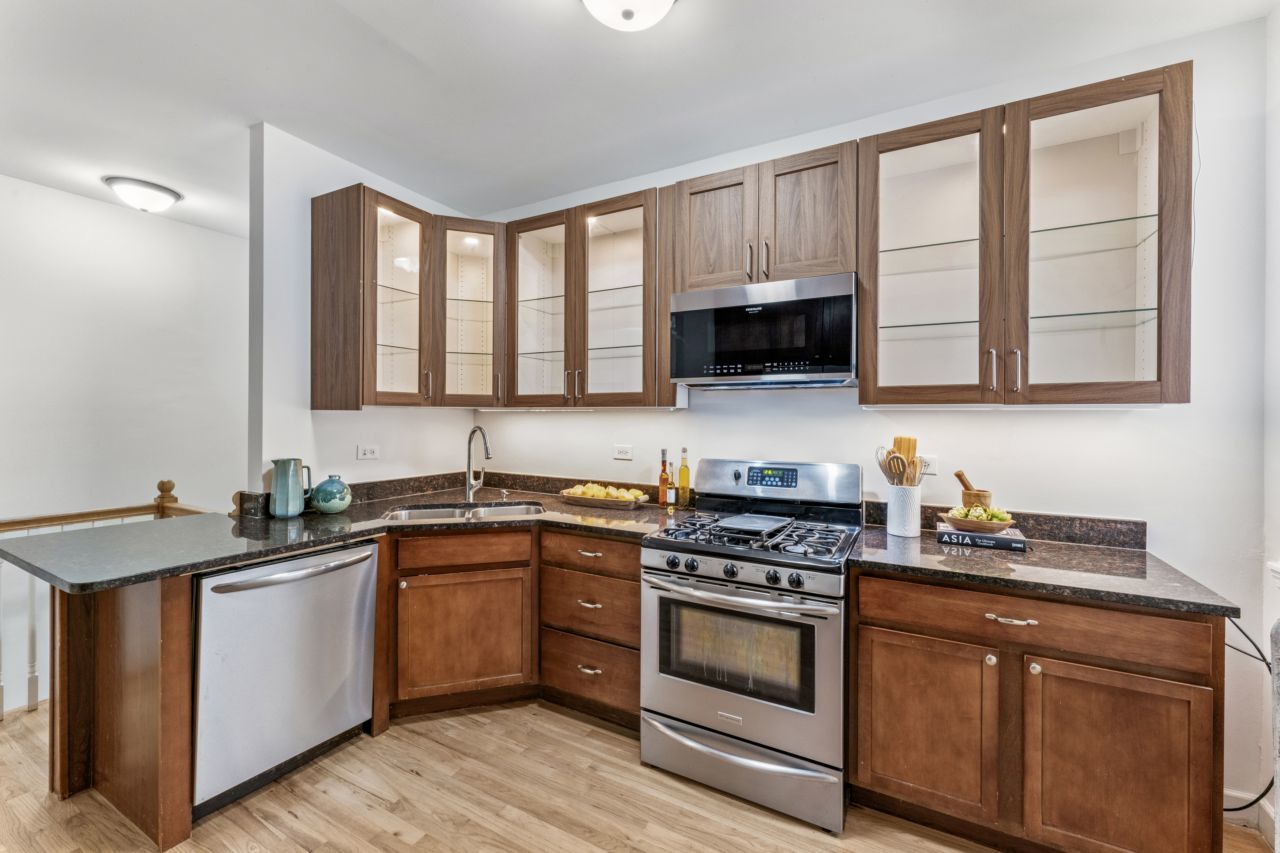1520 W Belle Plaine Avenue Unit: 1