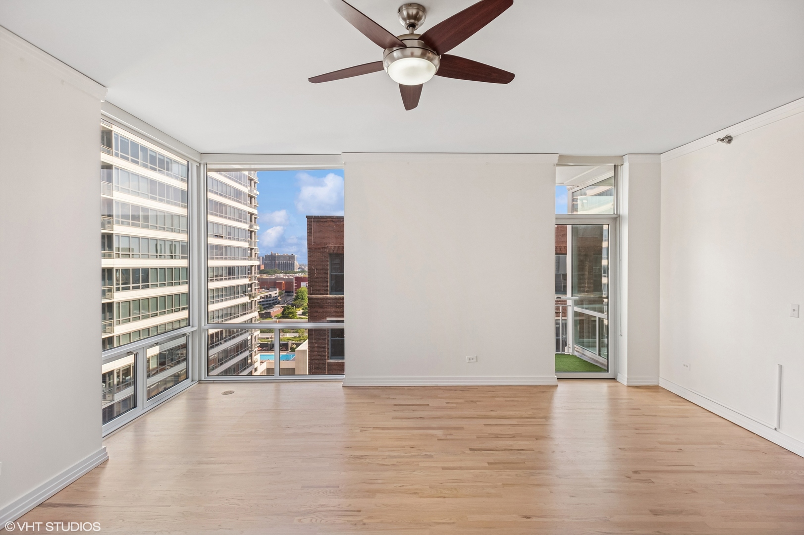 170 W Polk Street Unit: 1205