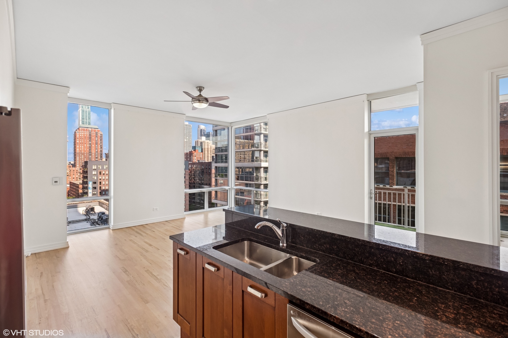 170 W Polk Street Unit: 1205