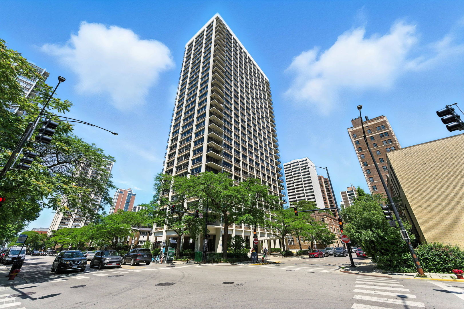 88 W Schiller Street Unit: 2301
