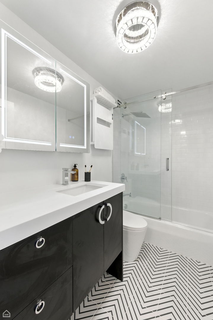 88 W Schiller Street Unit: 2301