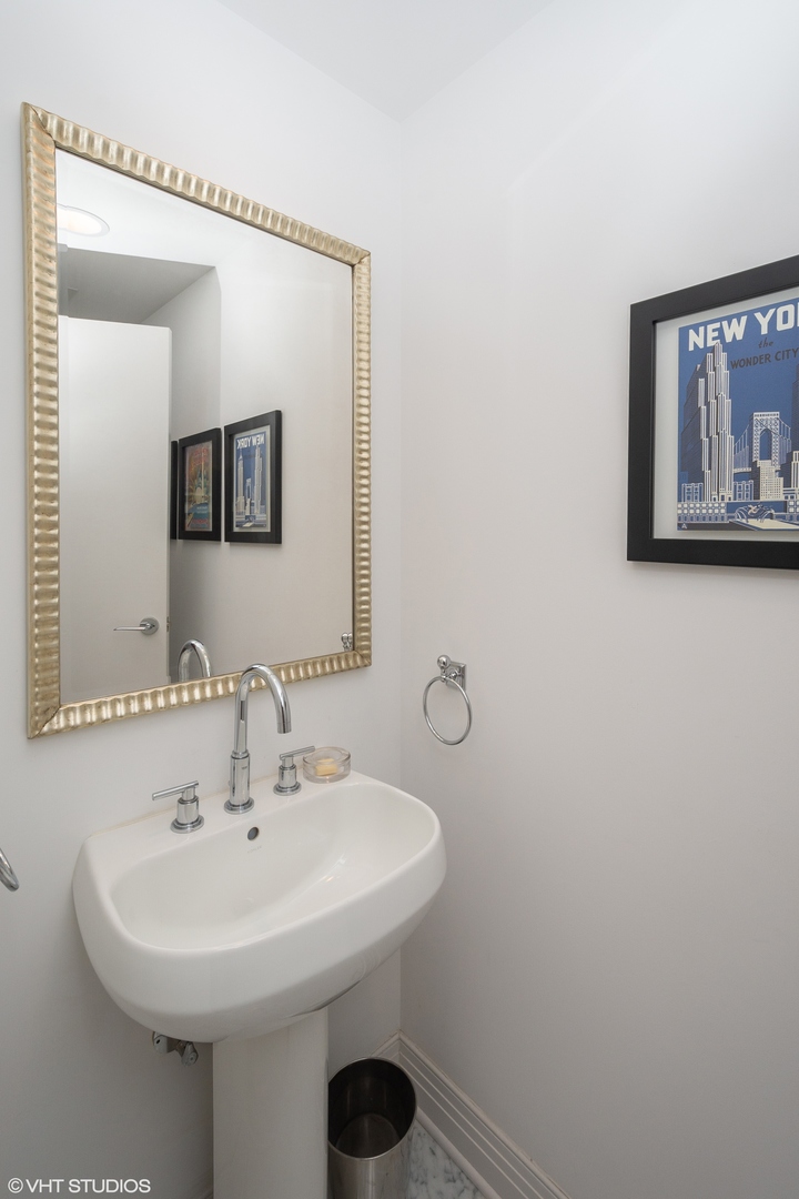 600 N LAKE SHORE Drive Unit: 1808