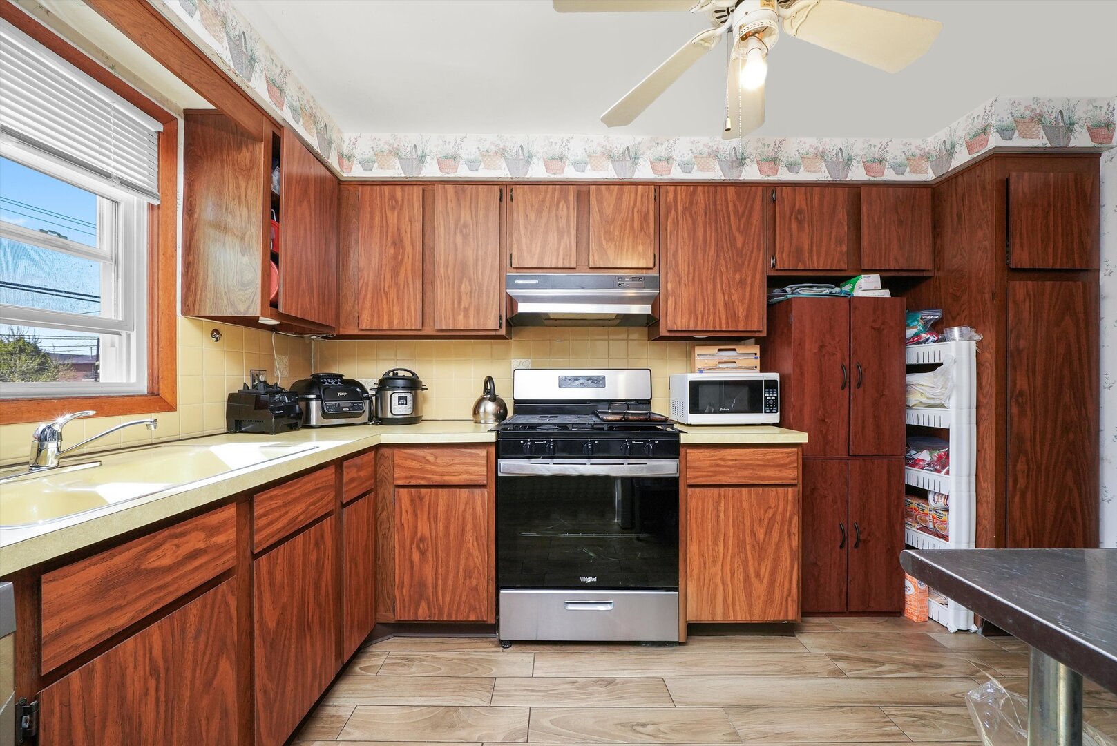6568 W Roscoe Street Unit: 2N