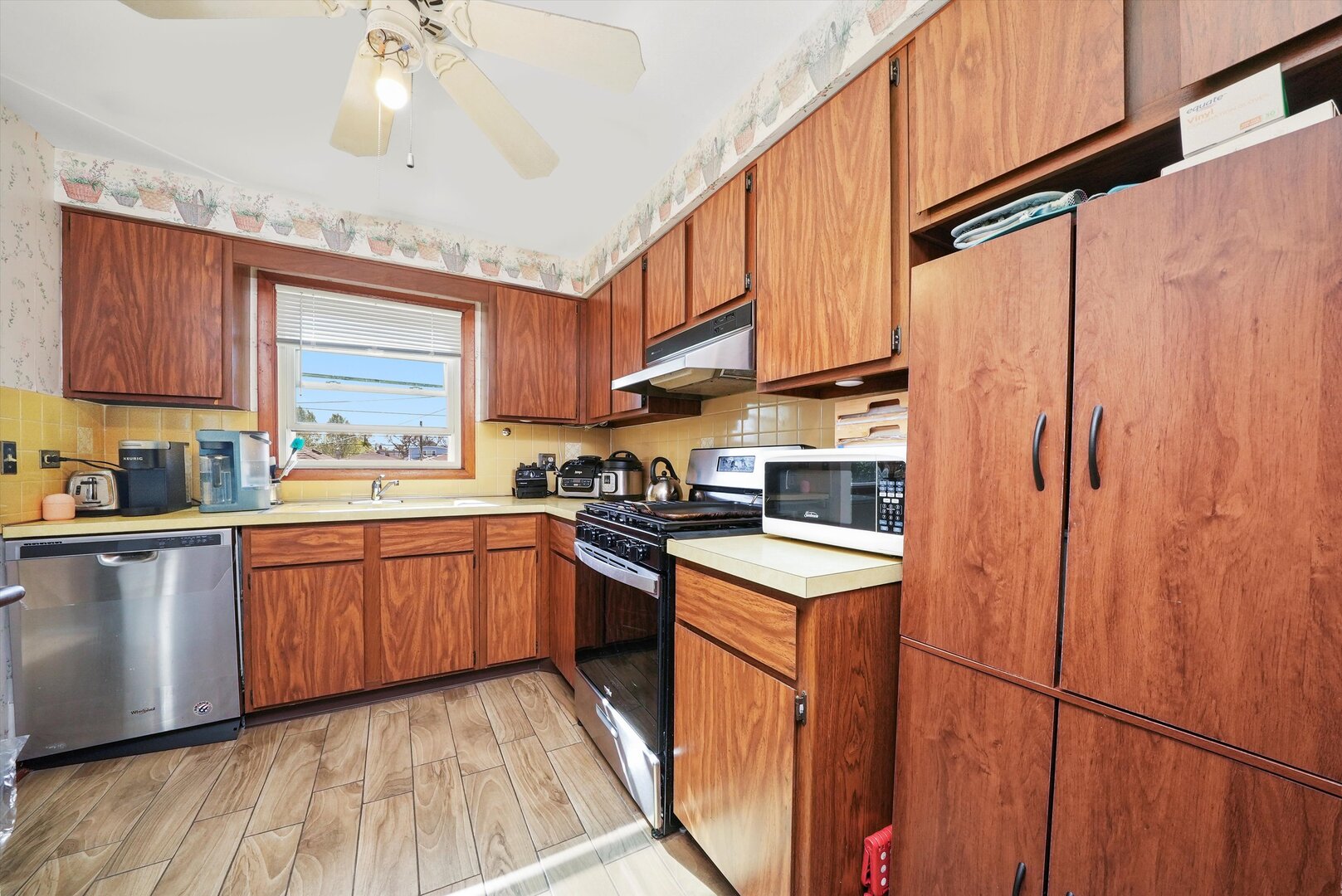 6568 W Roscoe Street Unit: 2N