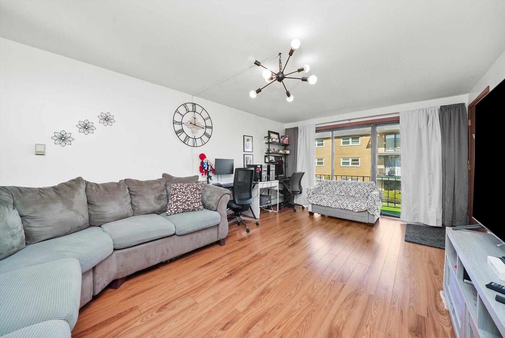 6568 W Roscoe Street Unit: 2N
