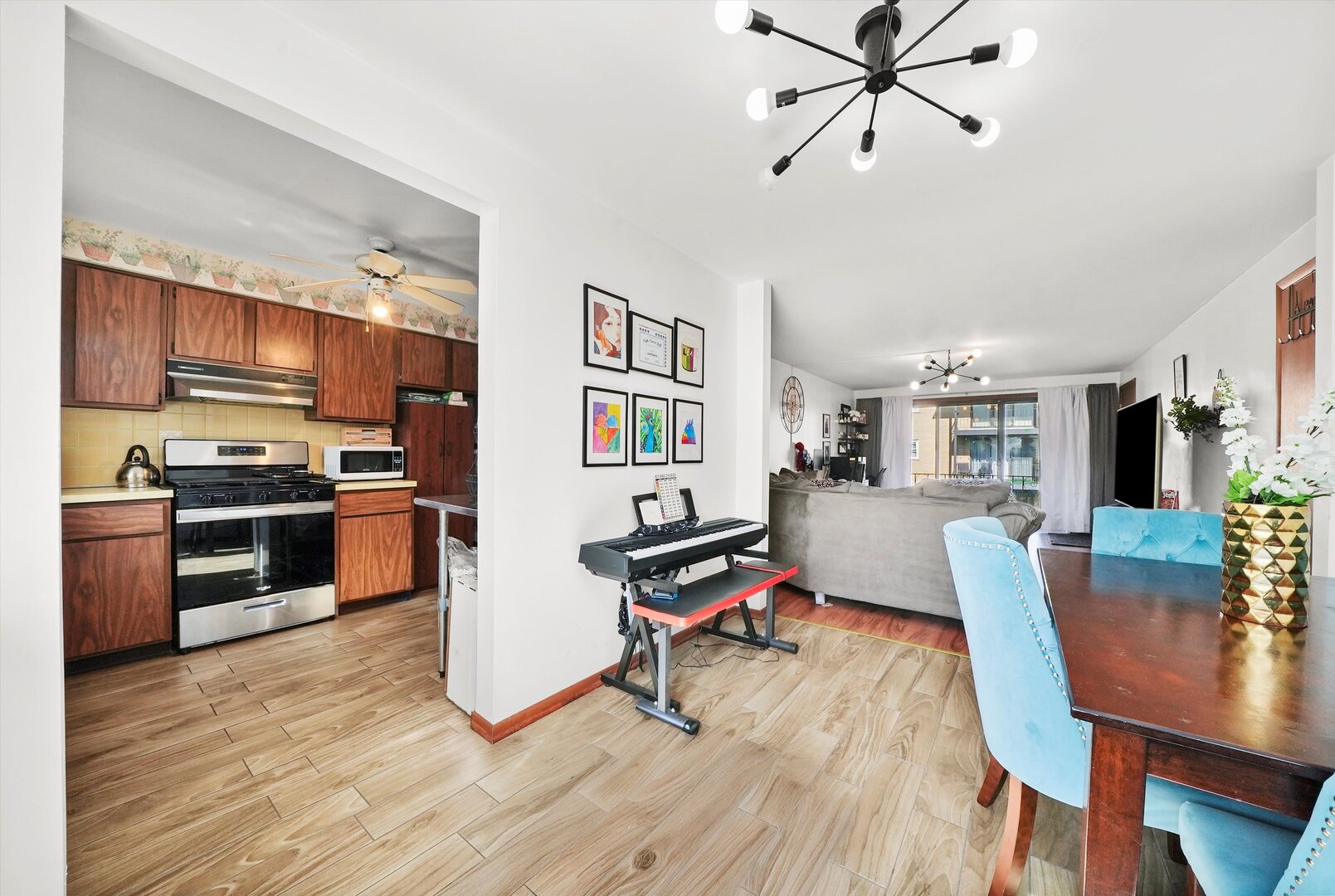 6568 W Roscoe Street Unit: 2N