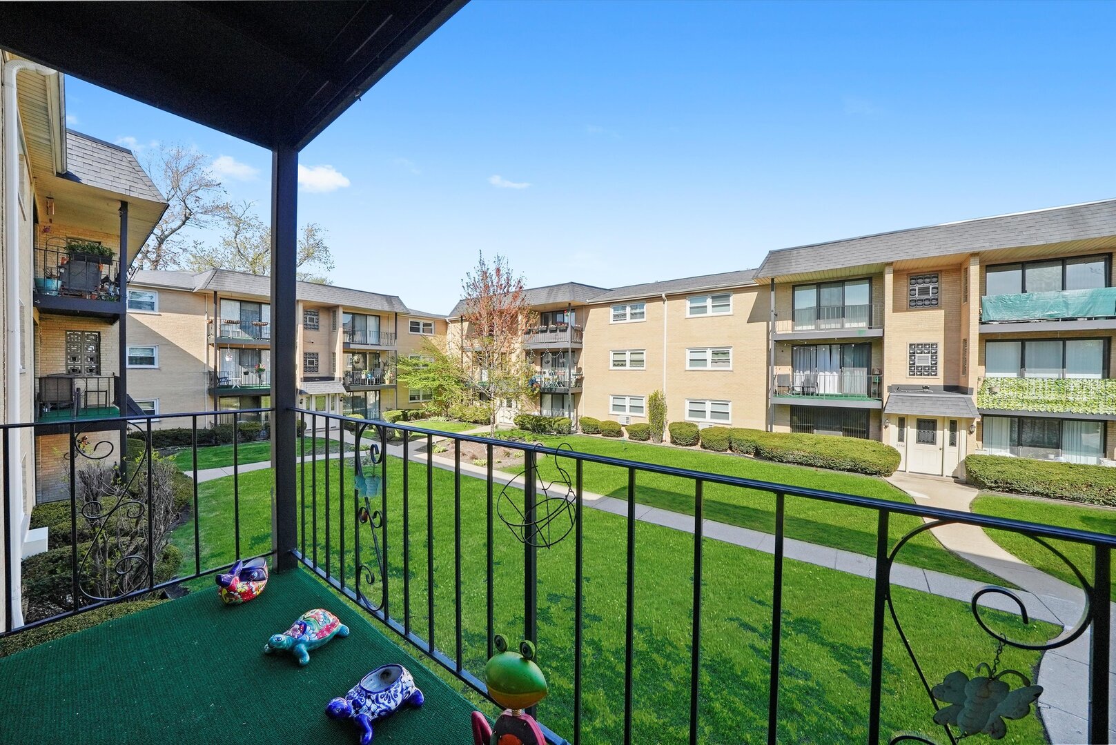 6568 W Roscoe Street Unit: 2N