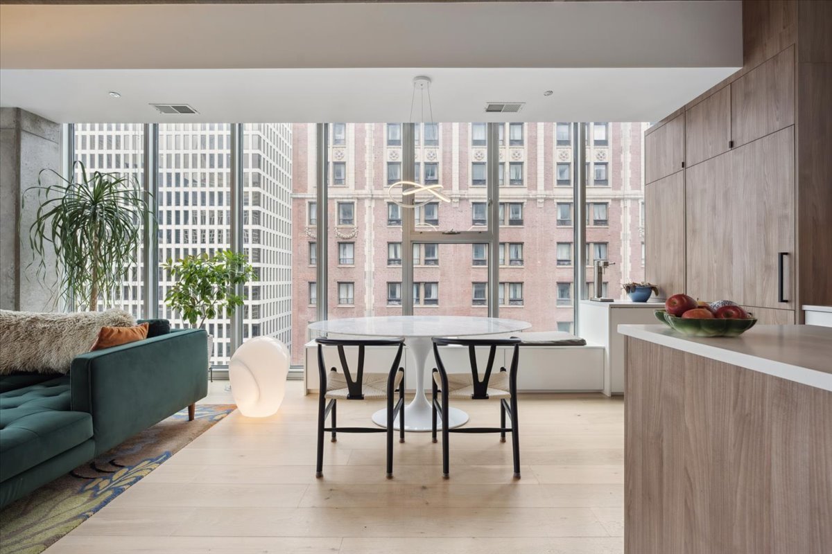 550 N Saint Clair Street Unit: 1508