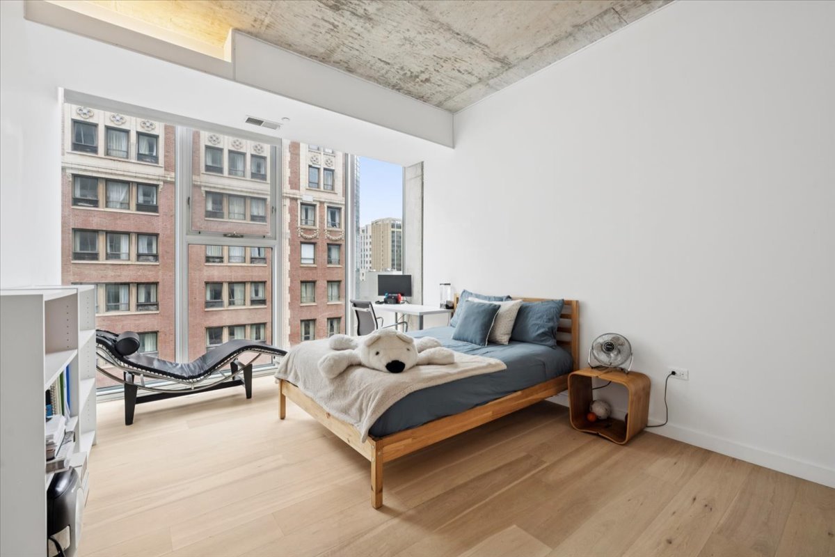 550 N Saint Clair Street Unit: 1508