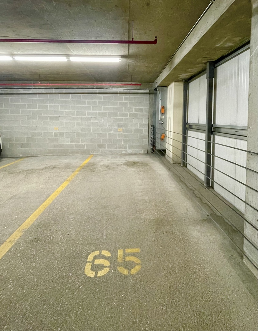 550 N Saint Clair Street Unit: 1508