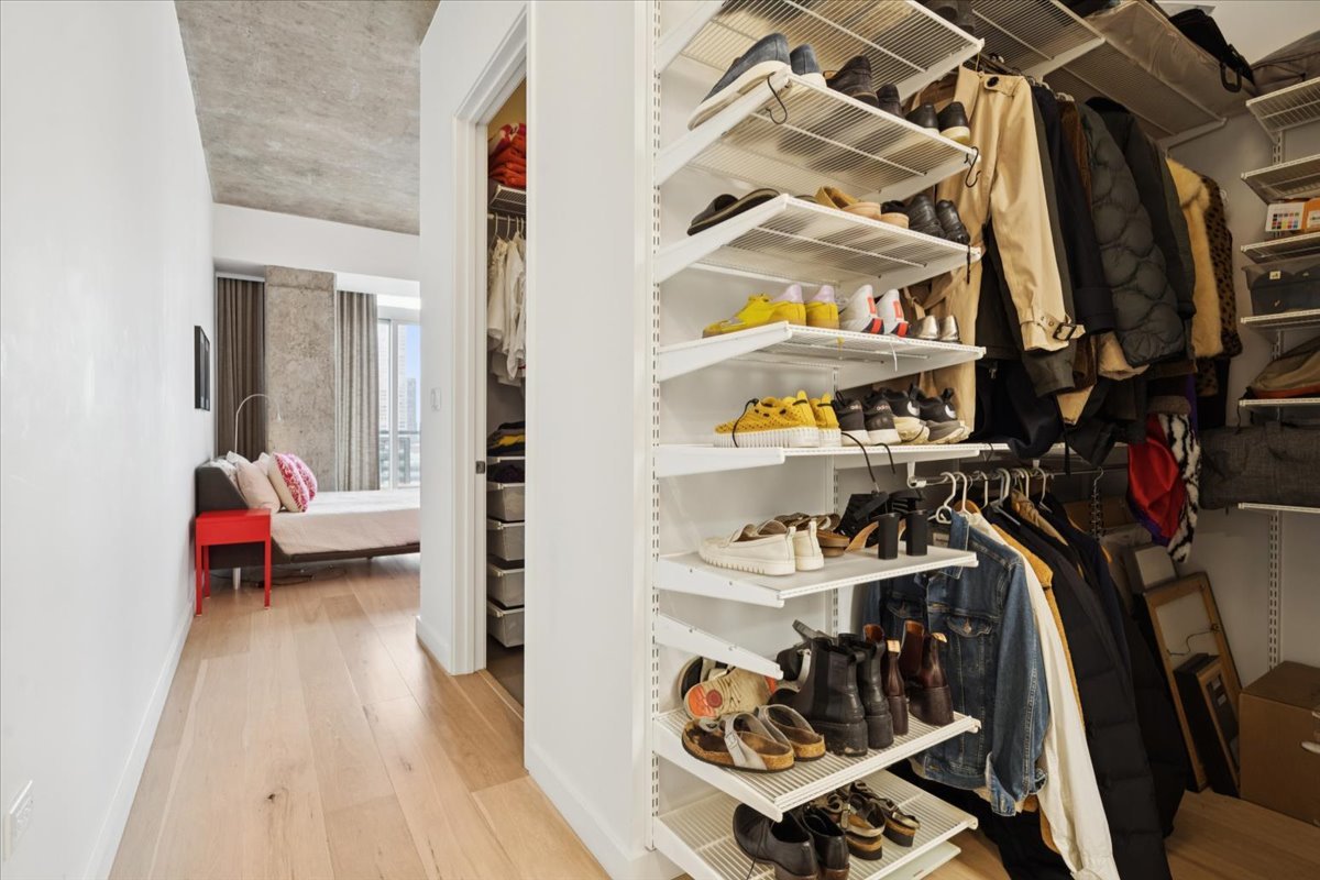 550 N Saint Clair Street Unit: 1508