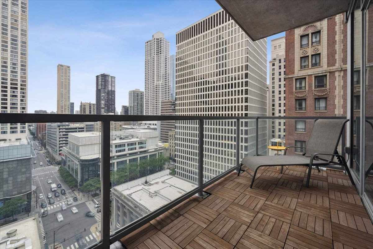 550 N Saint Clair Street Unit: 1508