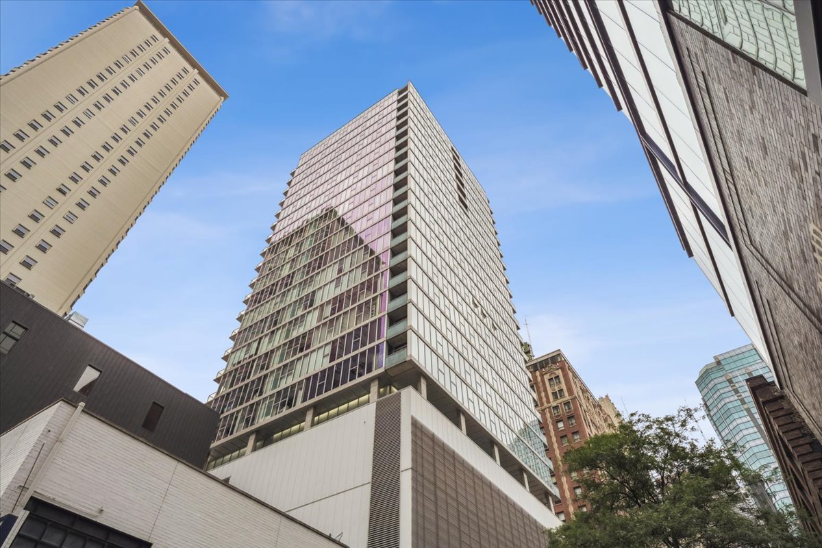 550 N Saint Clair Street Unit: 1508