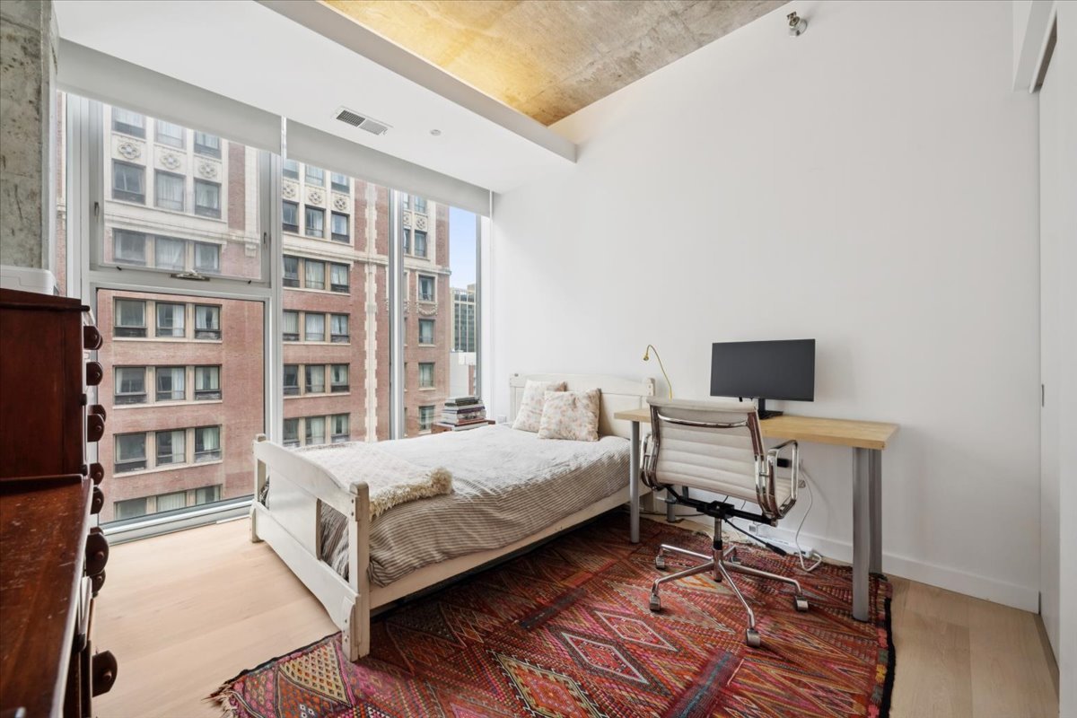 550 N Saint Clair Street Unit: 1508