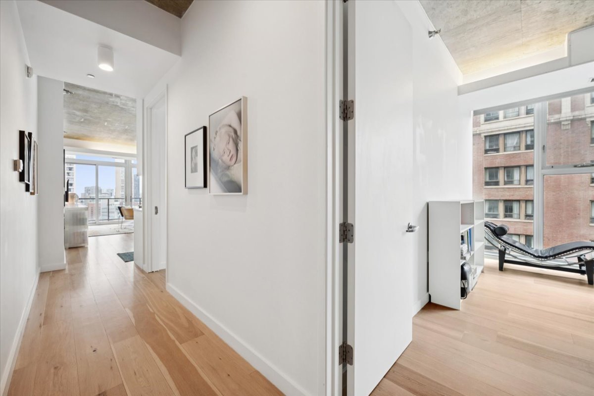 550 N Saint Clair Street Unit: 1508