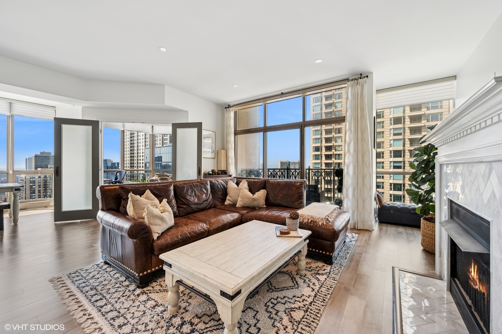 21 E Huron Street Unit: 2606