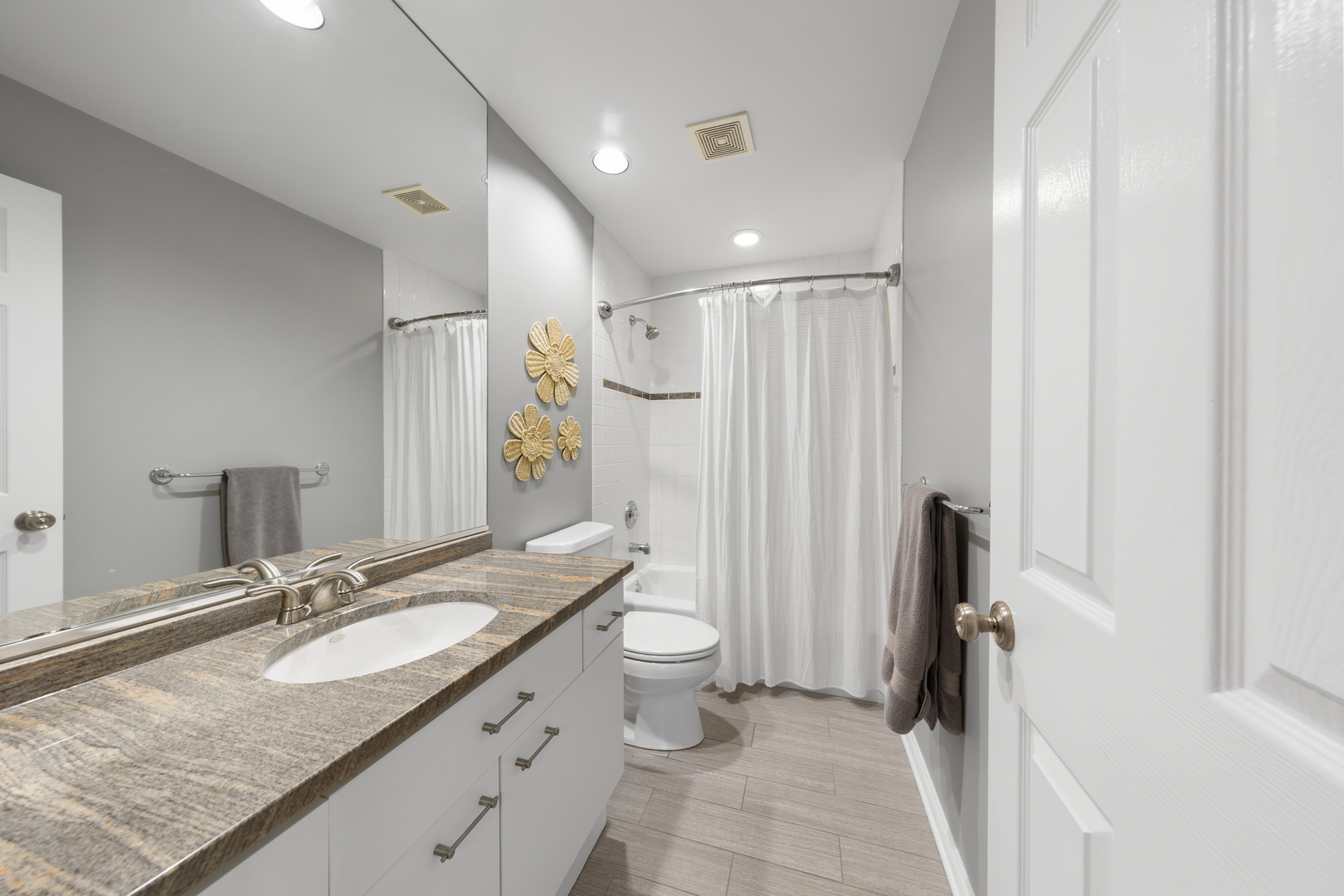 434 W Armitage Avenue