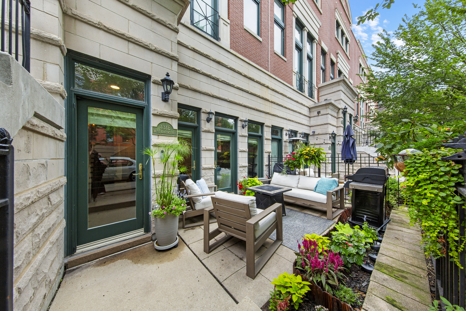 434 W Armitage Avenue