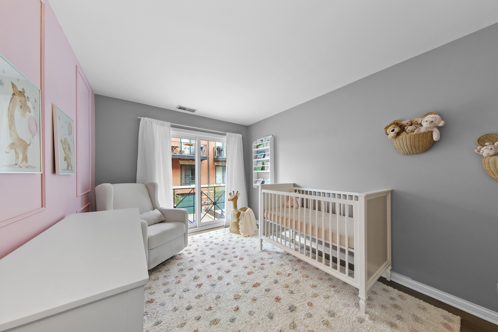 434 W Armitage Avenue