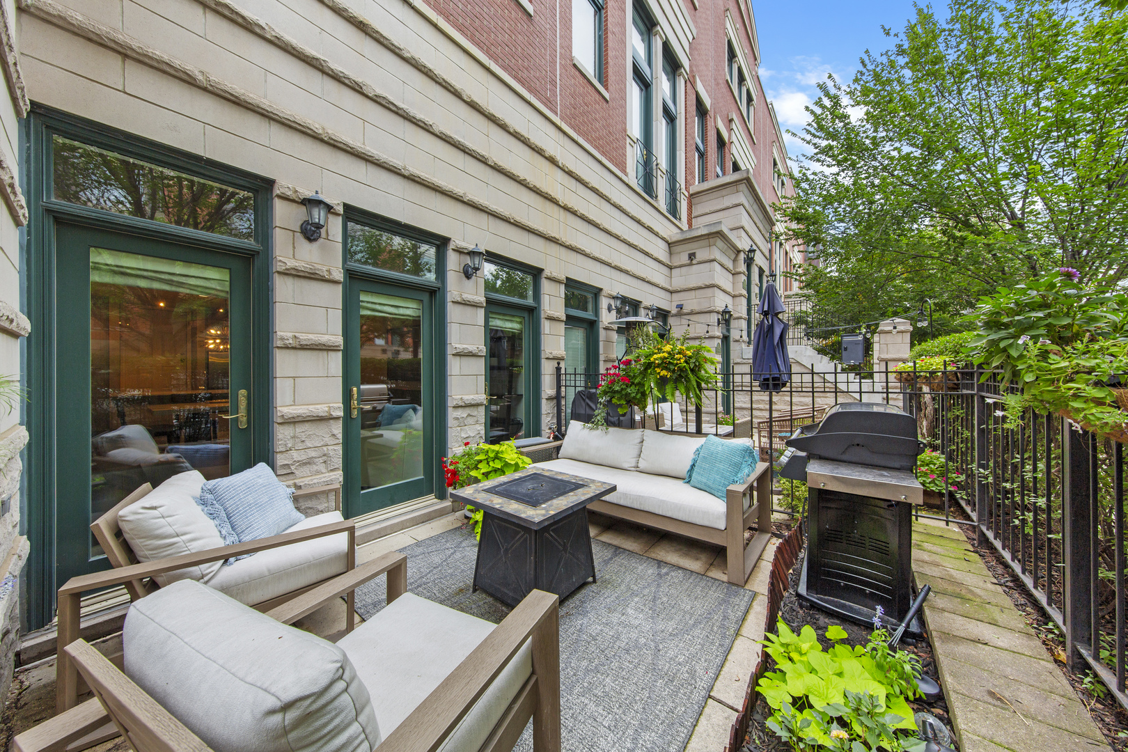 434 W Armitage Avenue