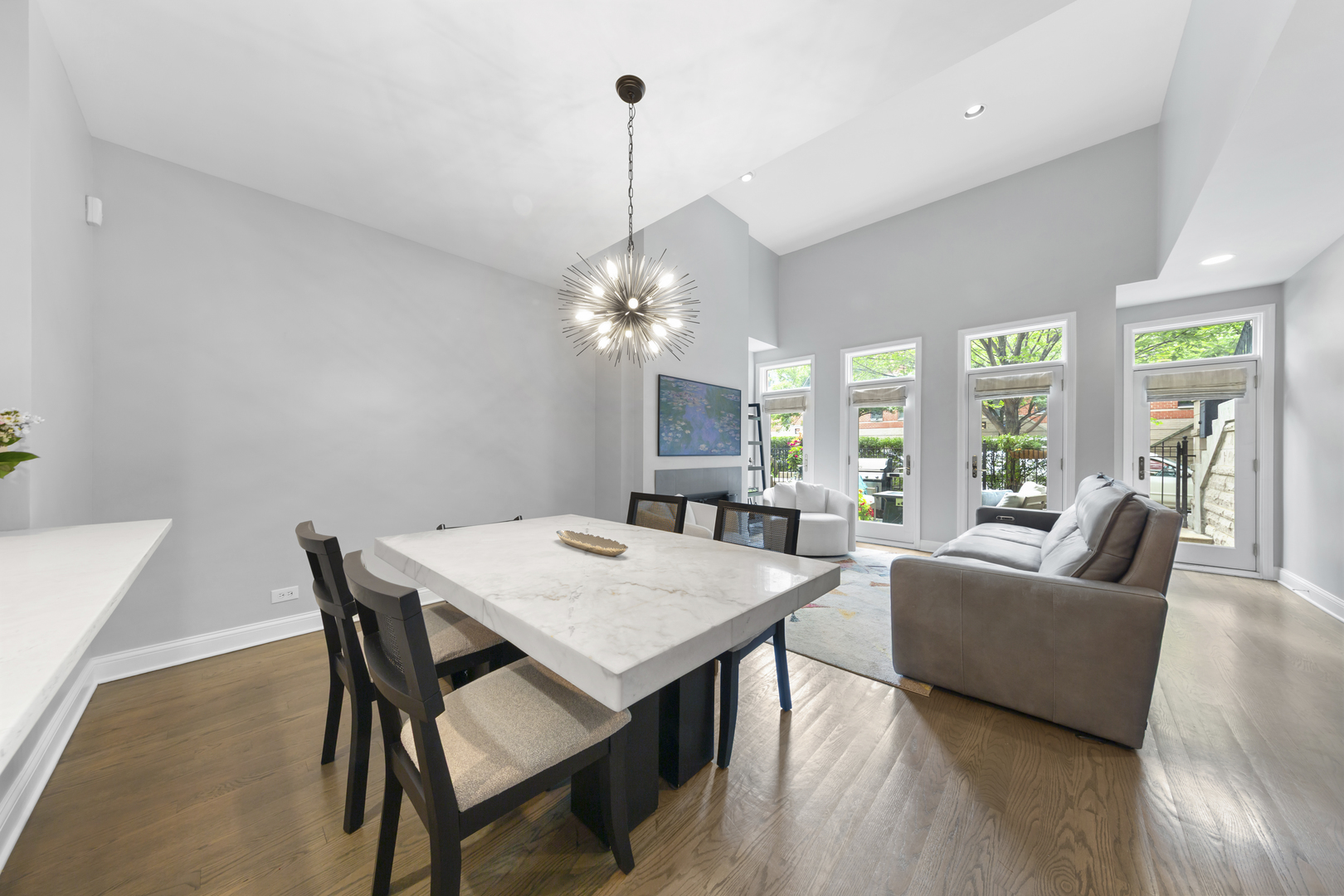 434 W Armitage Avenue