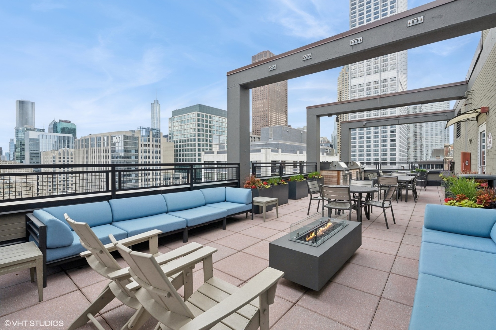 247 E Chestnut Street Unit: 2504