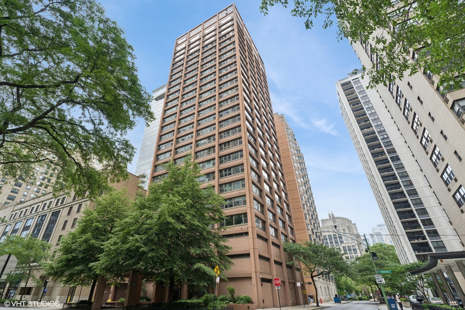 247 E Chestnut Street Unit: 2504