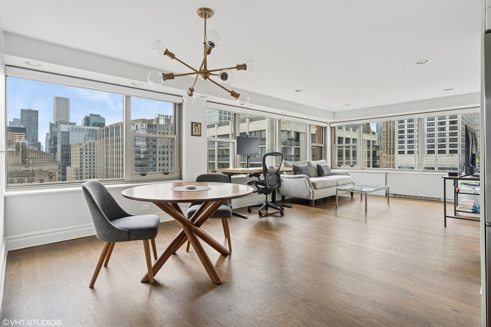 247 E Chestnut Street Unit: 2504