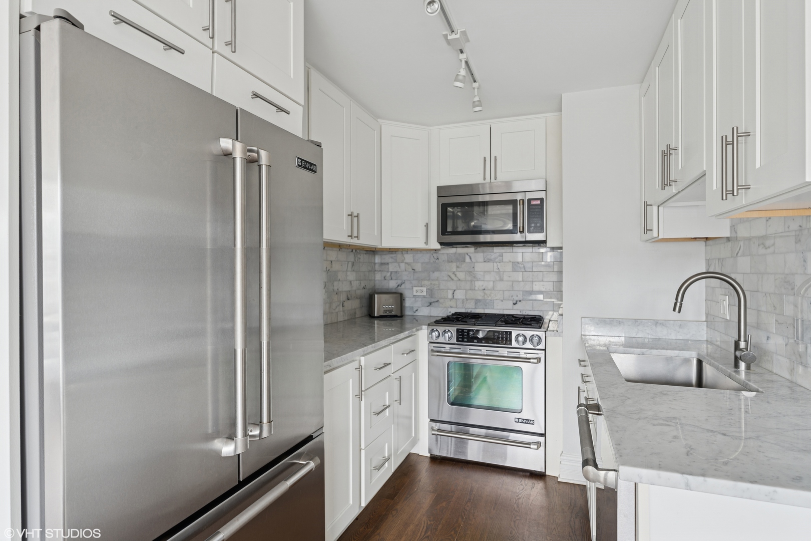 247 E Chestnut Street Unit: 2504