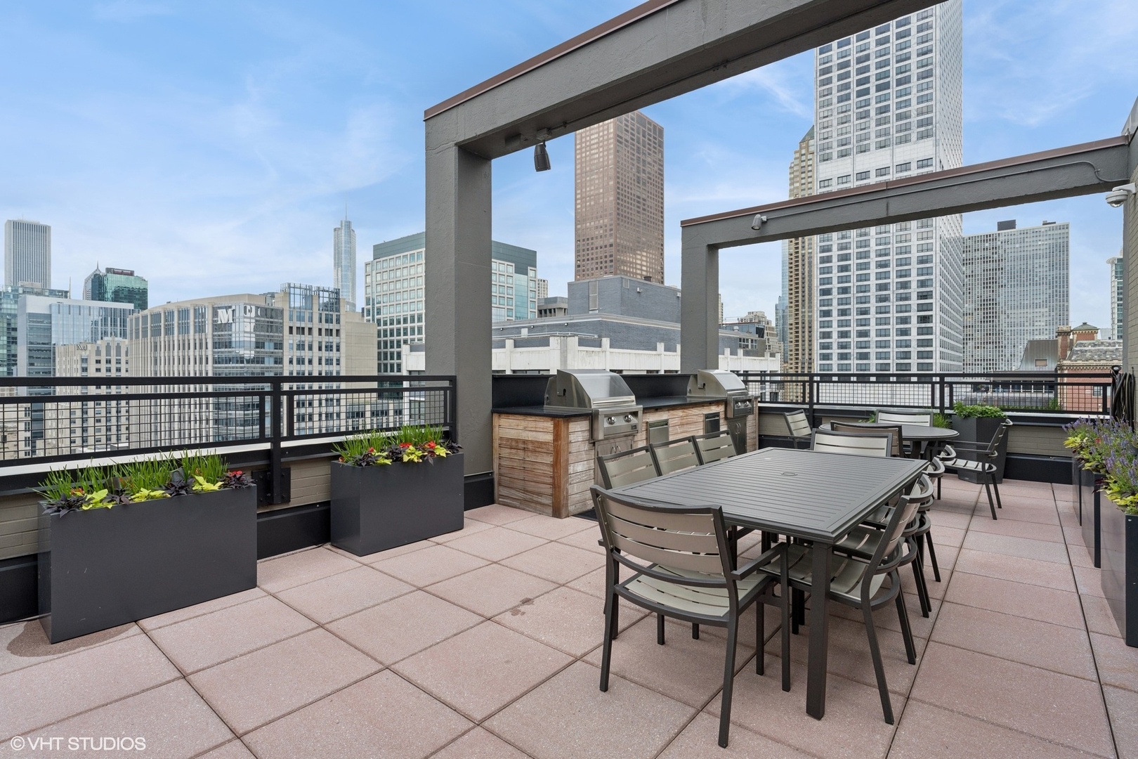 247 E Chestnut Street Unit: 2504