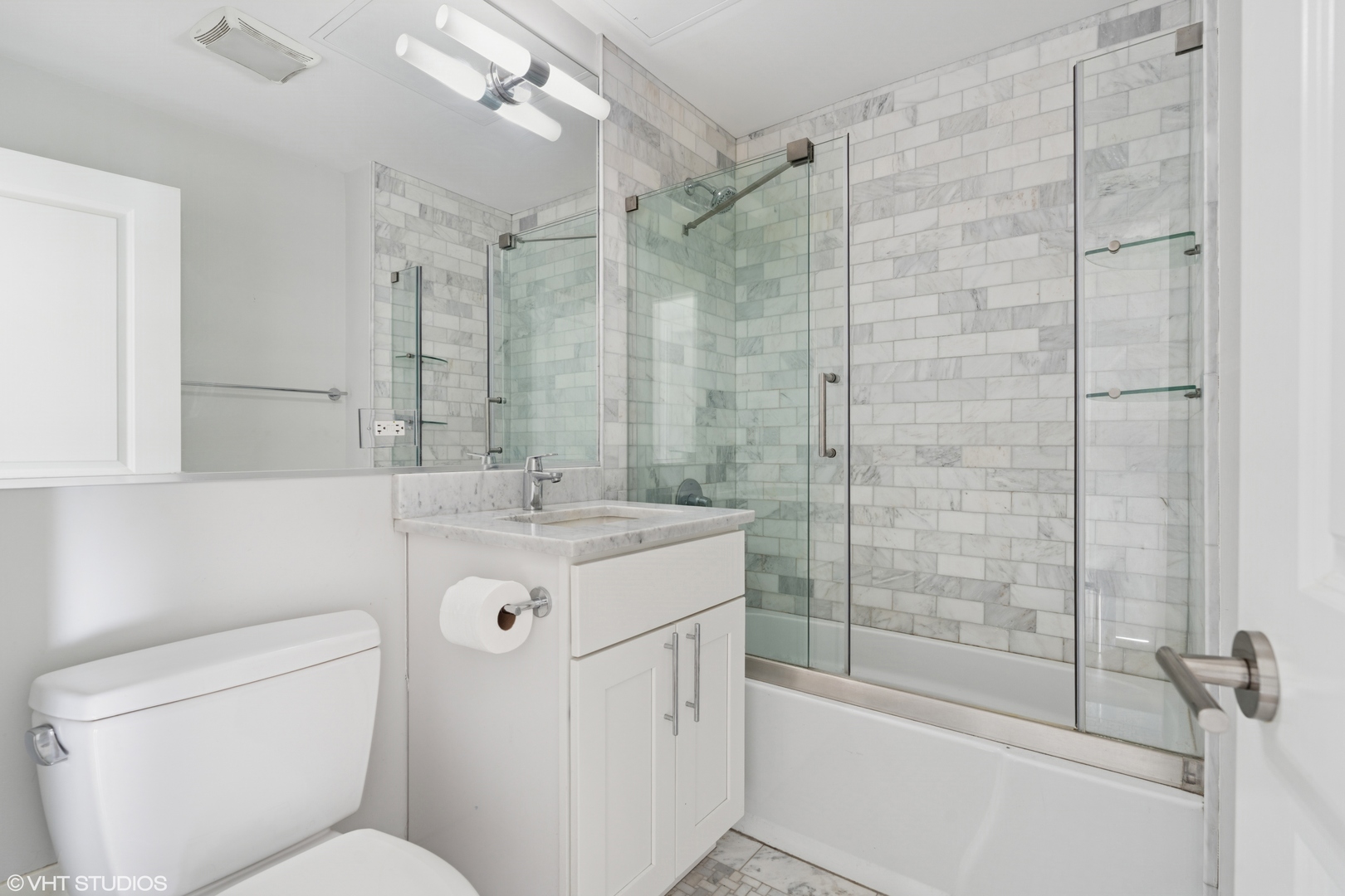 247 E Chestnut Street Unit: 2504