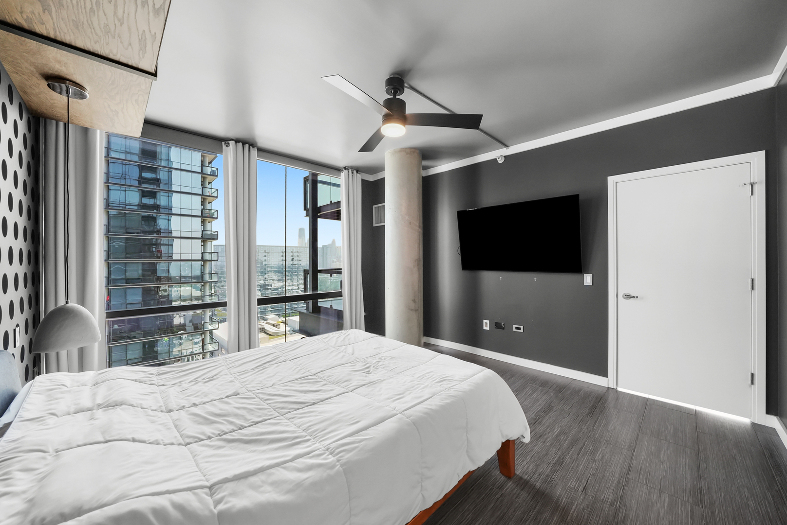 860 W Blackhawk Street Unit: 1807