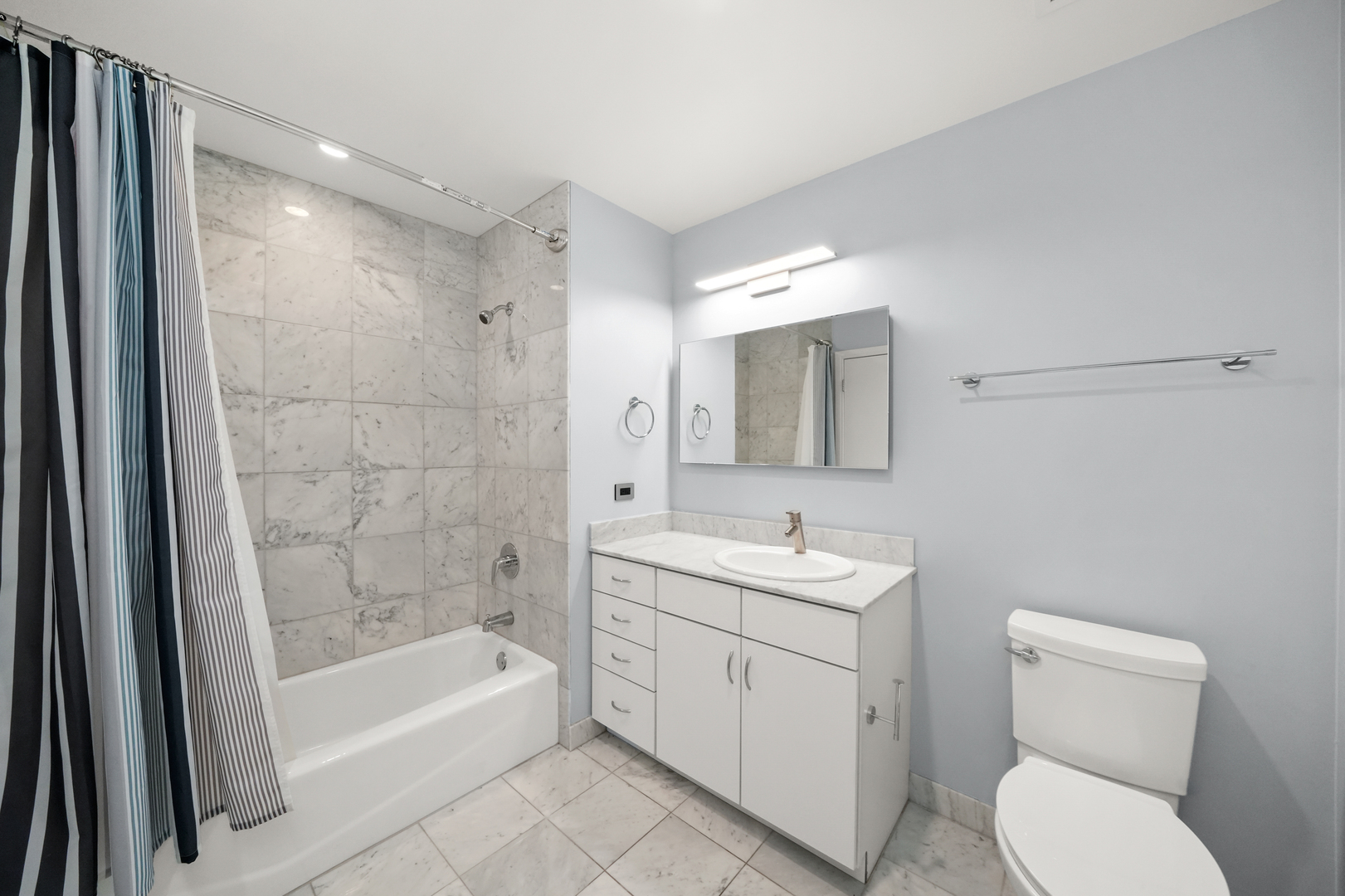 860 W Blackhawk Street Unit: 1807