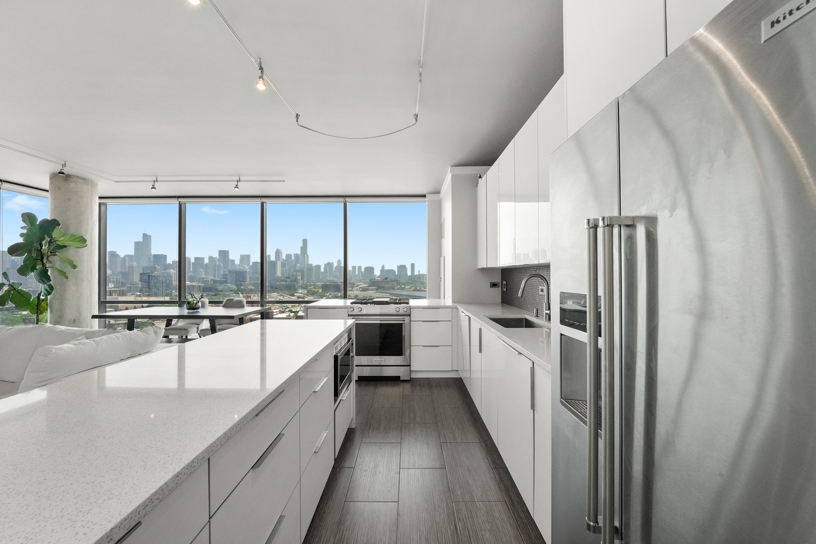 860 W Blackhawk Street Unit: 1807