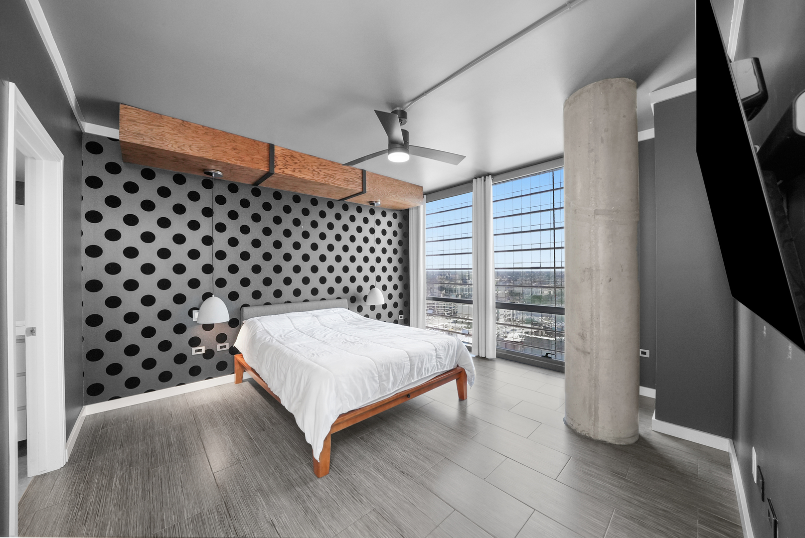 860 W Blackhawk Street Unit: 1807