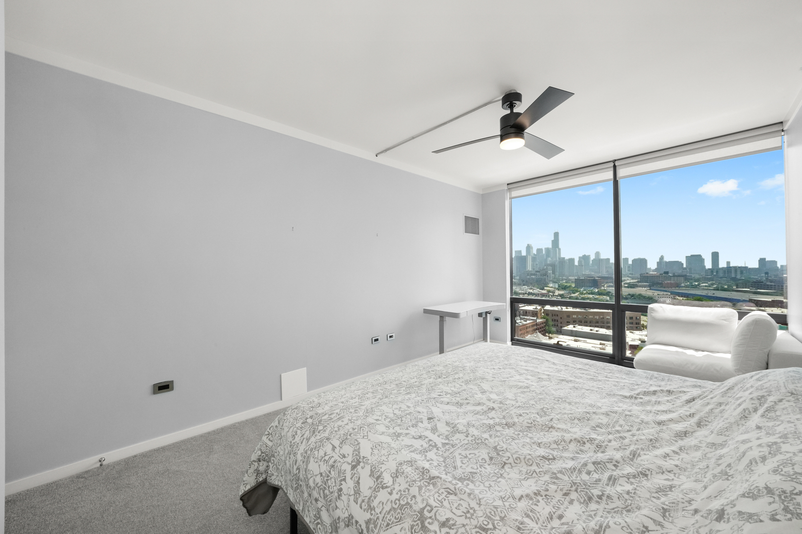 860 W Blackhawk Street Unit: 1807